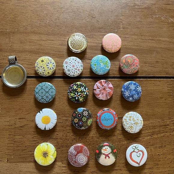 Colorful Button and Pendant Collection - Picture 4 of 5